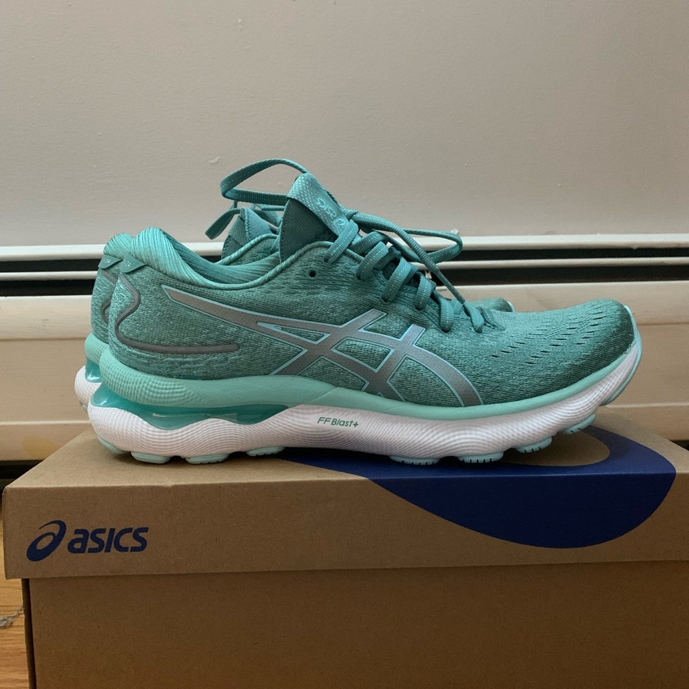 BRAND NEW Womens ASICS Gel Nimbus